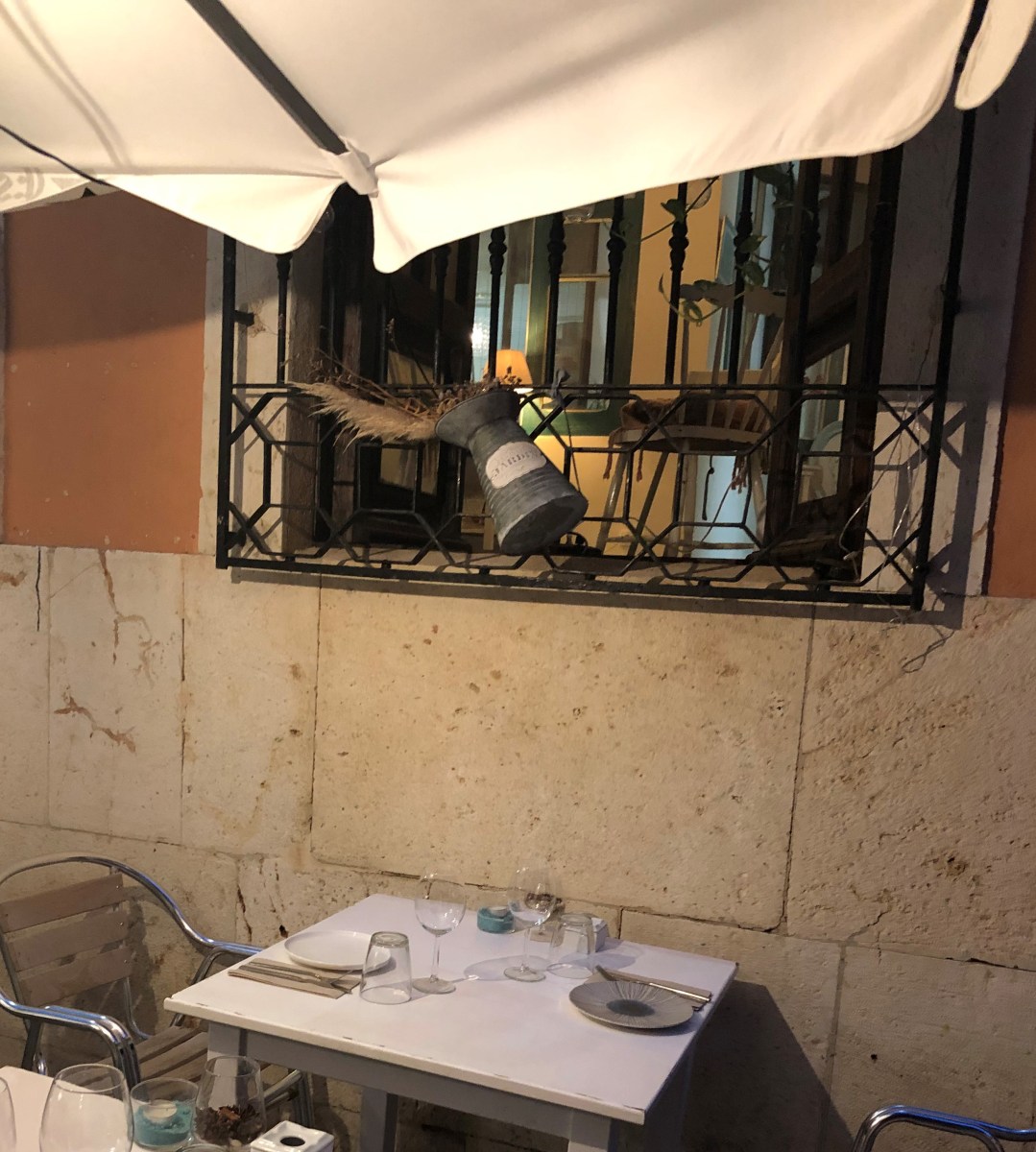 Detalle ventana en terraza-Restaurante 9 Donde Fabrizio-Jávea