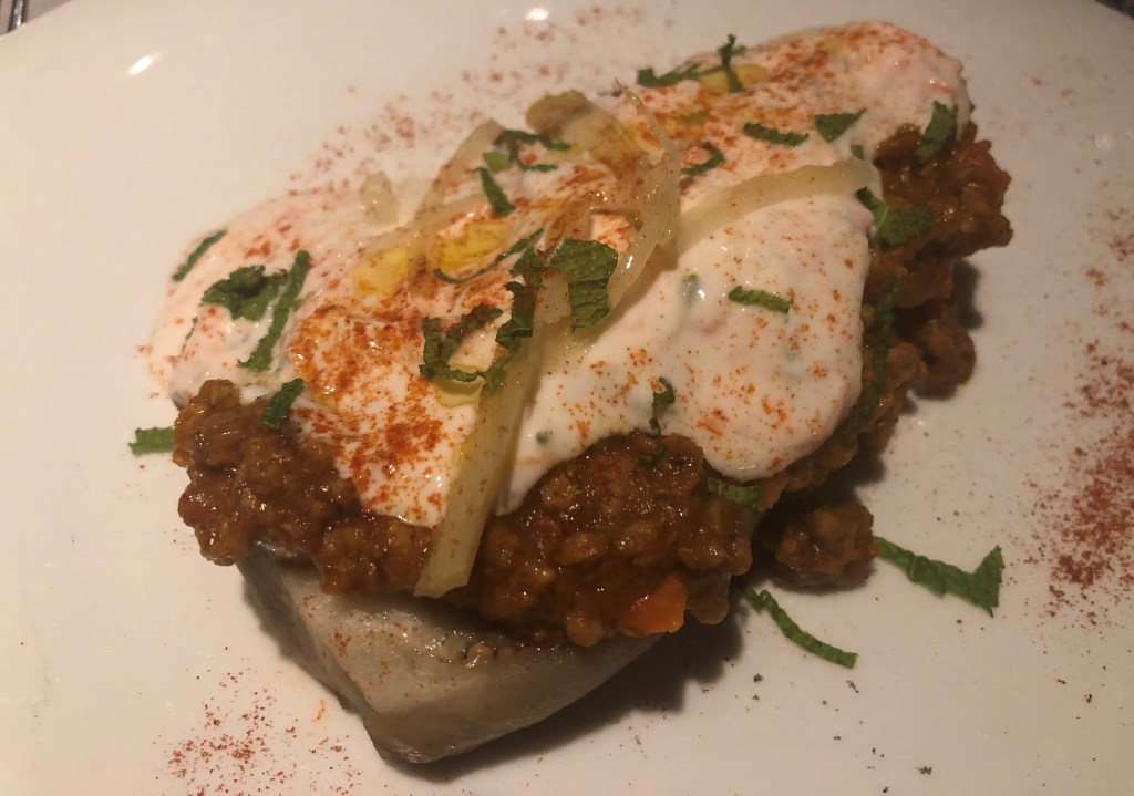 Moussaka de berenjena, cordero tikka, dal y yogurt-Restaurante La Raquetista