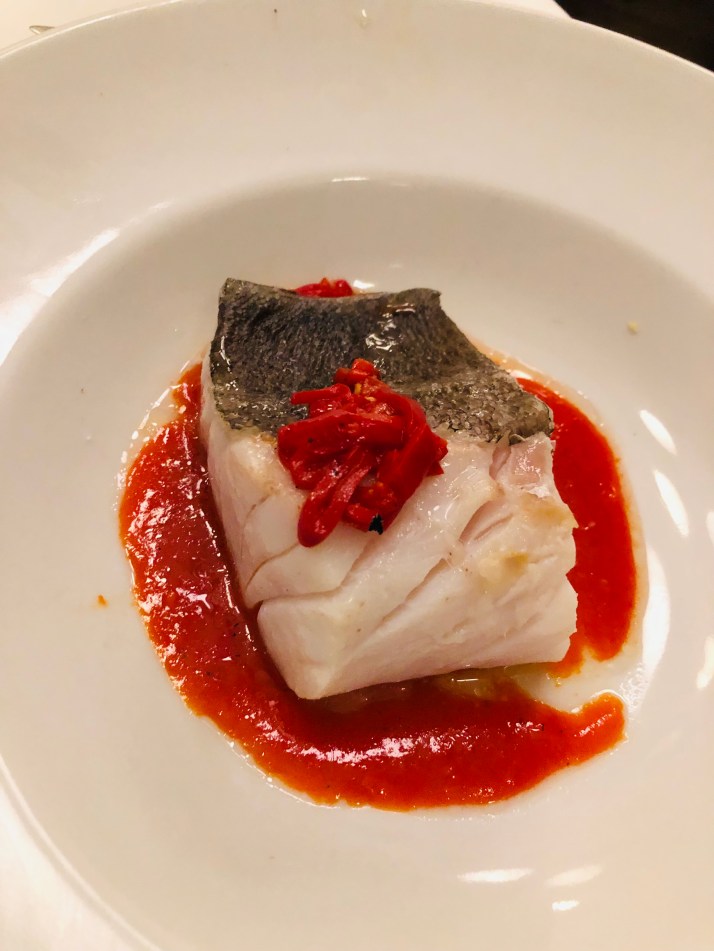 Bacalao Islandia con mermelada de ajo tostado y pimiento de piquillo-Restaurante Sargo