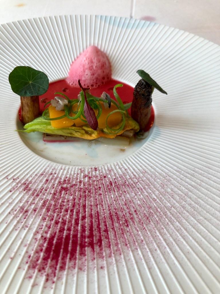 Gazpacho de remolacha con espárrago-Restaurante Clos