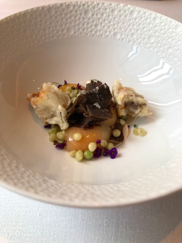 Huevos de codorniz con conejo y consomé-Restaurante Clos