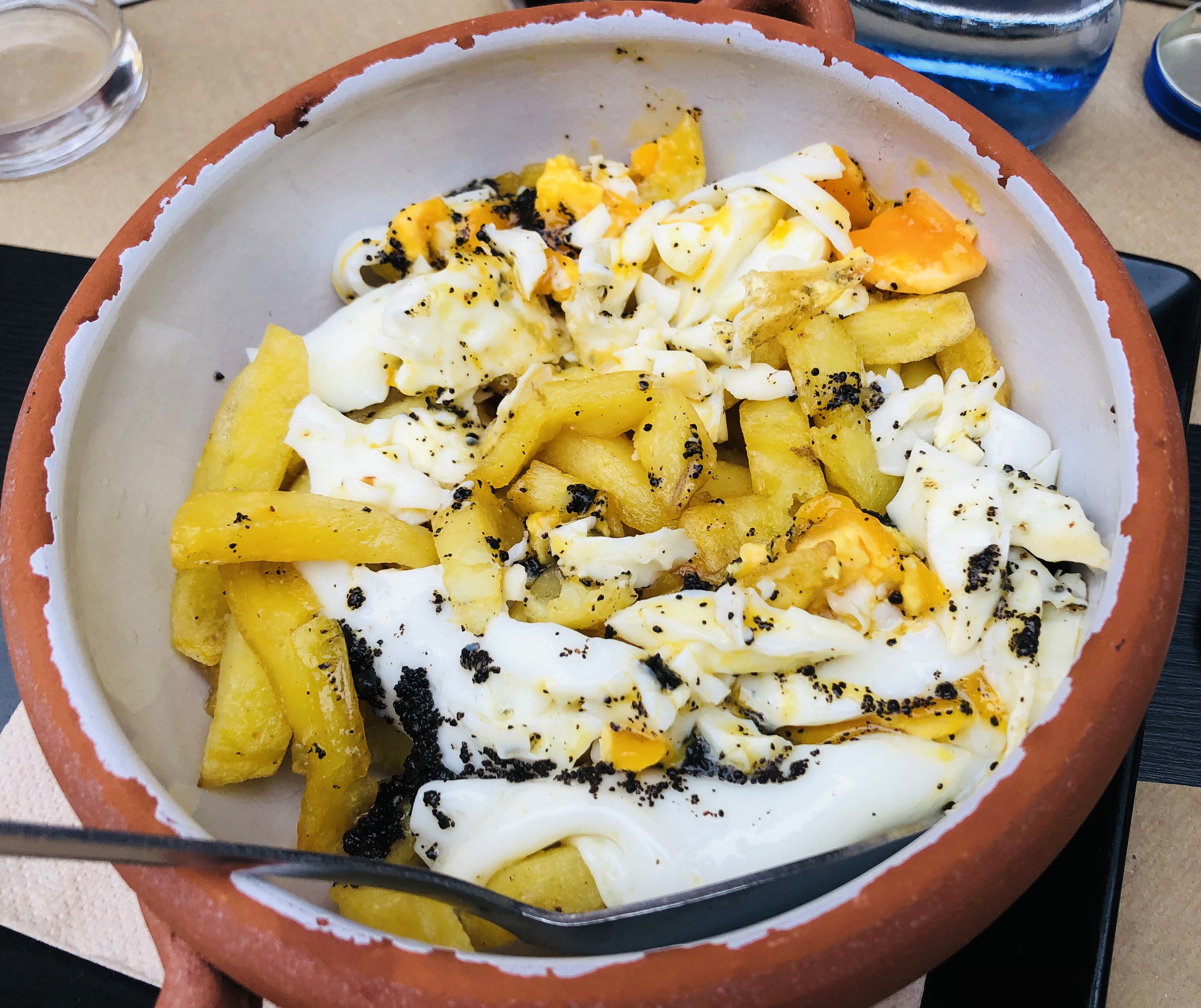 HUEVOS ROTOS CON TRUFA, Restaurante Divino Tinto