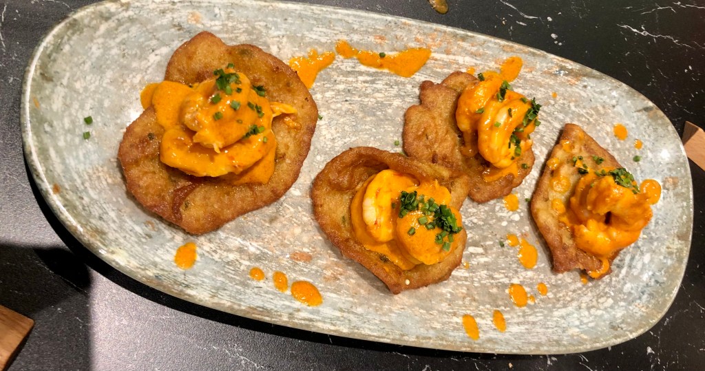 Tortillitas de camarones con gambón al curry rojo, Restaurante Divino Tinto