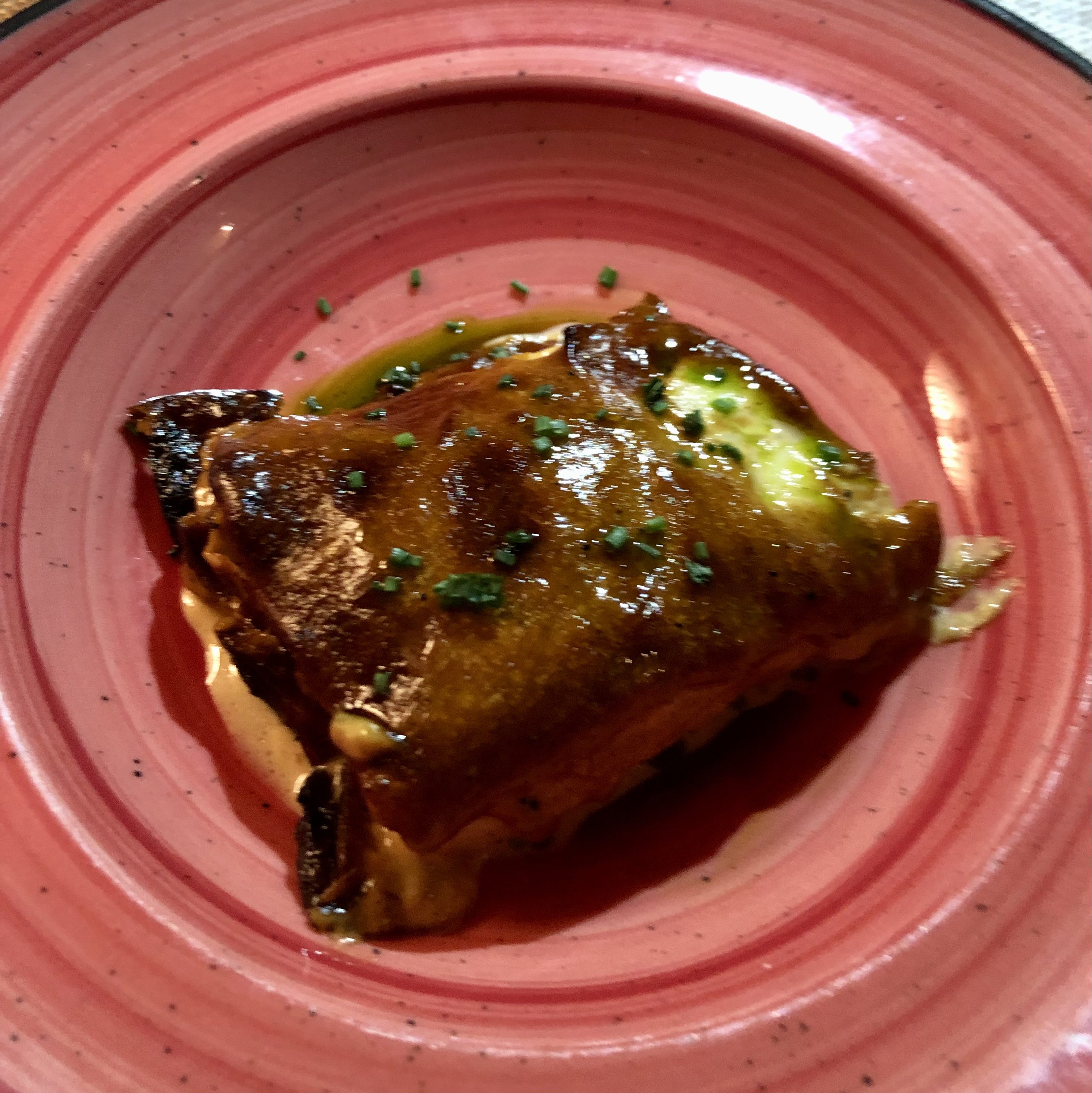 Bacalao confitado, gratinado con alioli de pera y azúcar mascavadi. Bodega de los Secretos