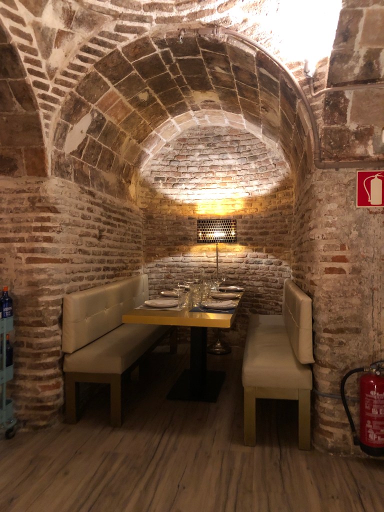 Mesa para seis. Bodega de los Secretos