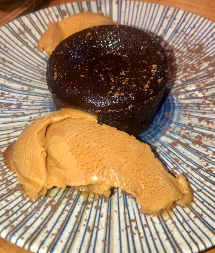 souffle-de-chocolate-coulant-con-helado-de-dulce-de-leche. Restaurante Vinos de Bellota