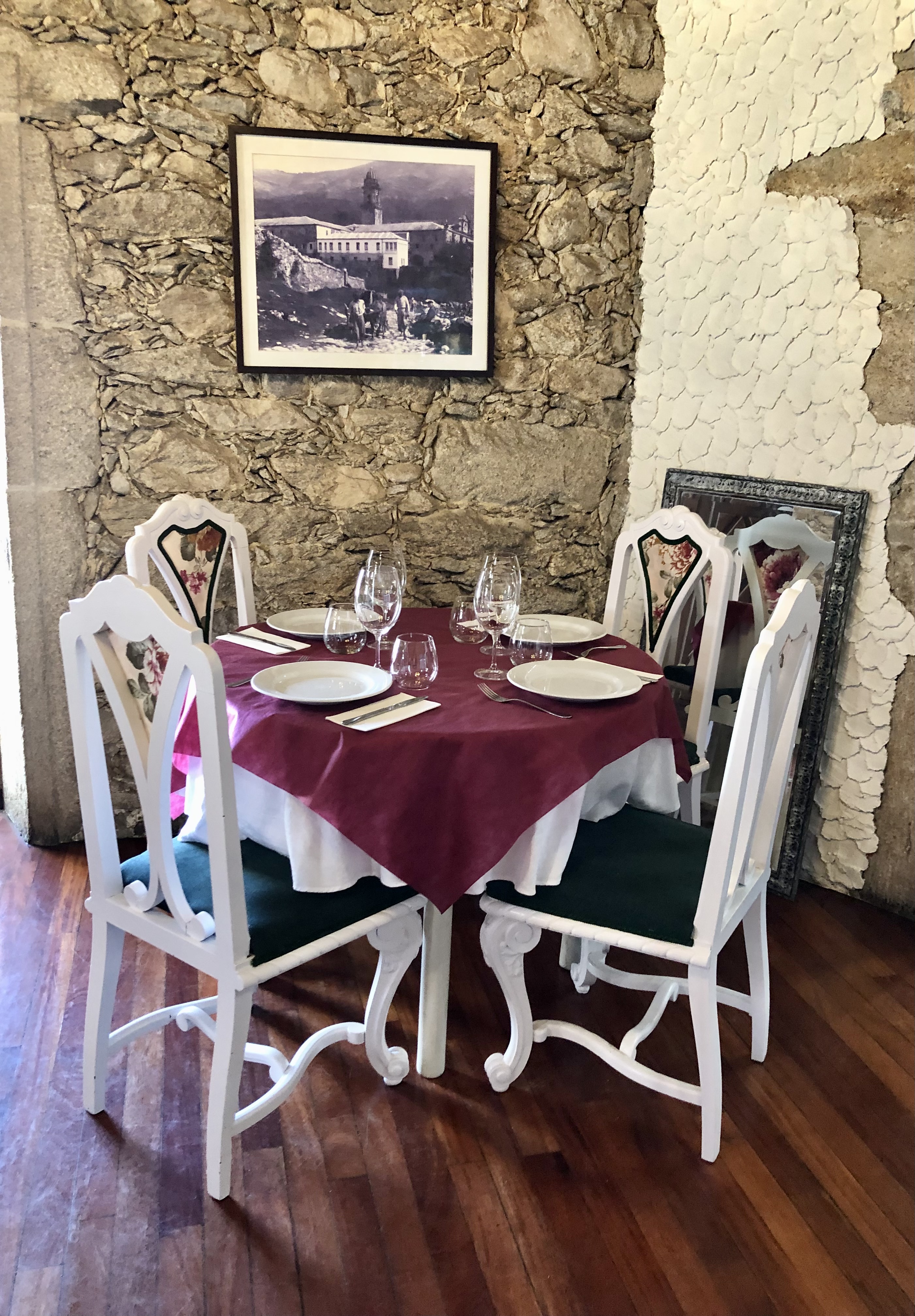 mesa redonda sala interior. Restaurante A Casa da Henriqueta